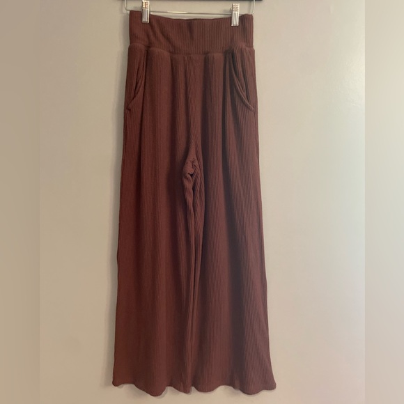 Abercrombie & Fitch Brown Ribbed Wide-Leg Comfy Sweat Pants - Picture 2 of 9